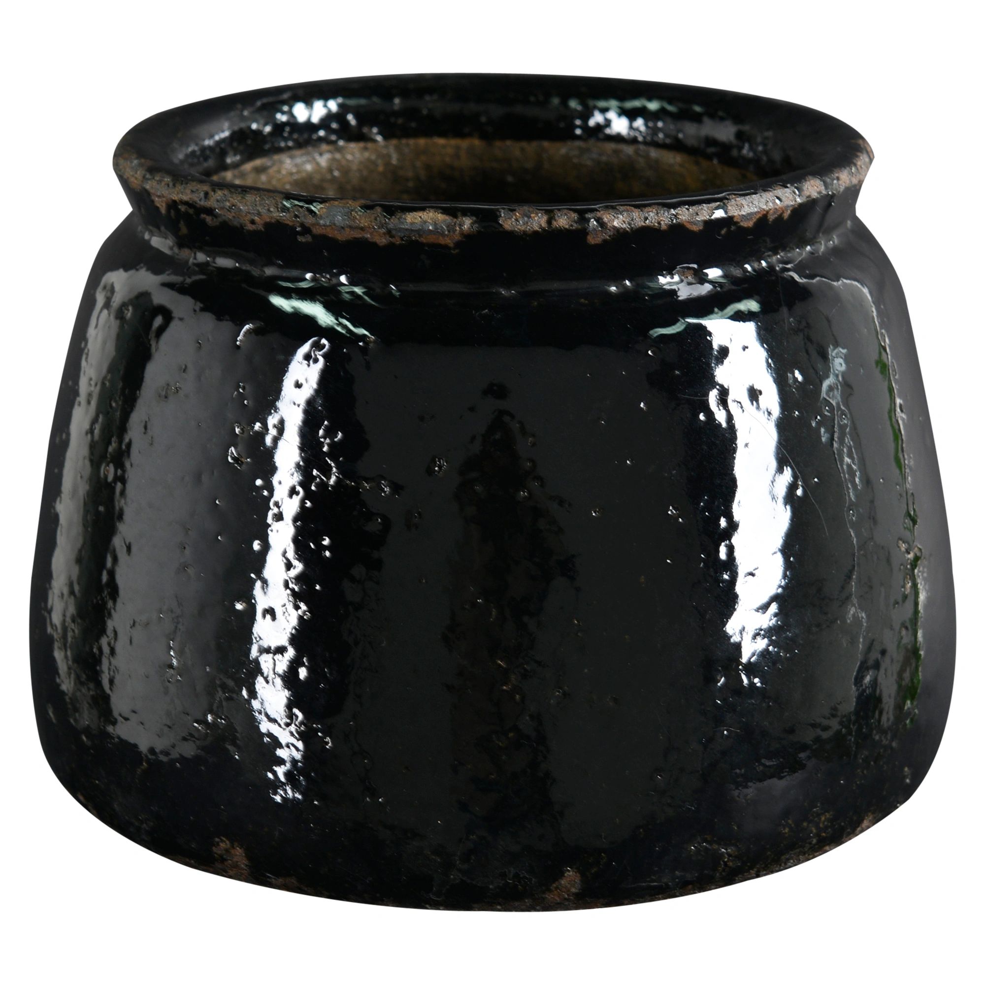 Vaso de cerâmica artesanal em fundo neutro